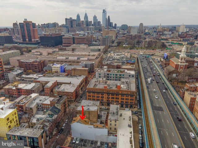 239-00 RACE ST, Philadelphia, PA 19106