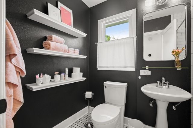 2010 Alegria RD, Austin, TX 78757