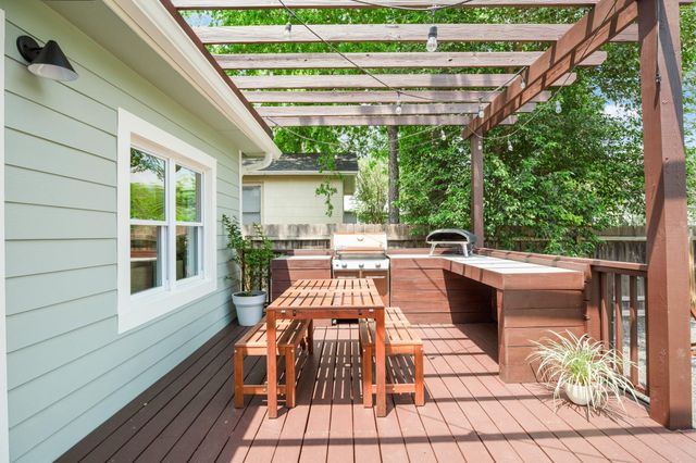 2010 Alegria RD, Austin, TX 78757