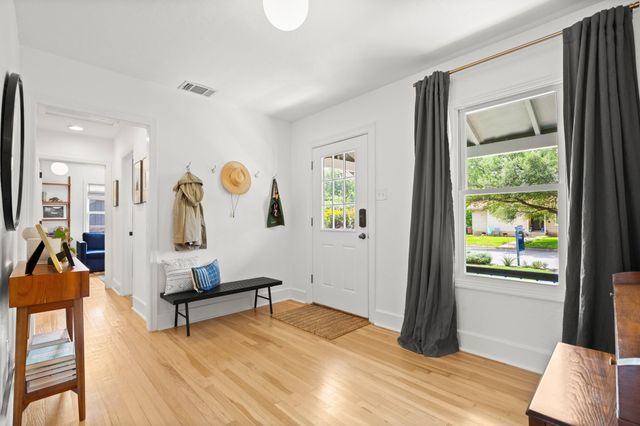 2010 Alegria RD, Austin, TX 78757