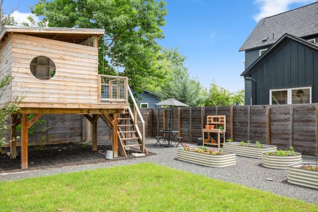 2010 Alegria RD, Austin, TX 78757