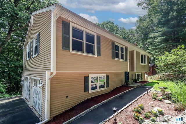 23 Cedar Hill Road, Newtown, CT 06470