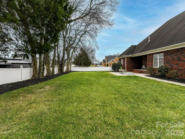 702 King Fredrick Lane SW, Concord, NC 28027