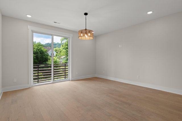 737 N Market Street 8, Chattanooga, TN 37405