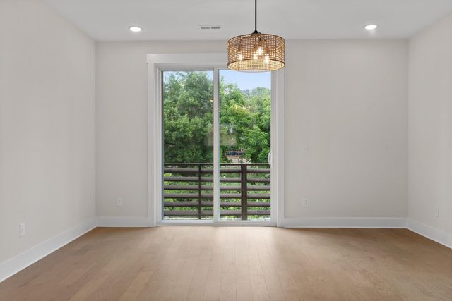 737 N Market Street 8, Chattanooga, TN 37405