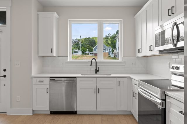 737 N Market Street 8, Chattanooga, TN 37405