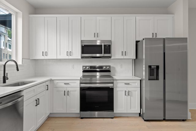 737 N Market Street 8, Chattanooga, TN 37405