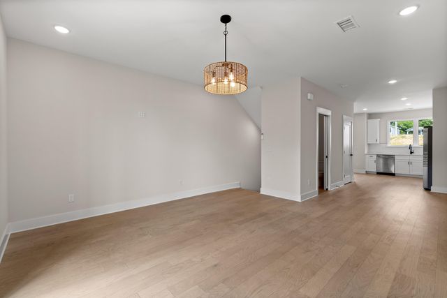 737 N Market Street 8, Chattanooga, TN 37405