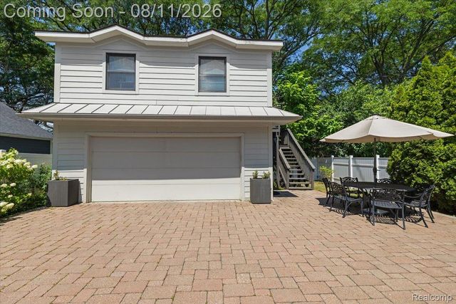 559 Bennaville Avenue, Birmingham, MI 48009