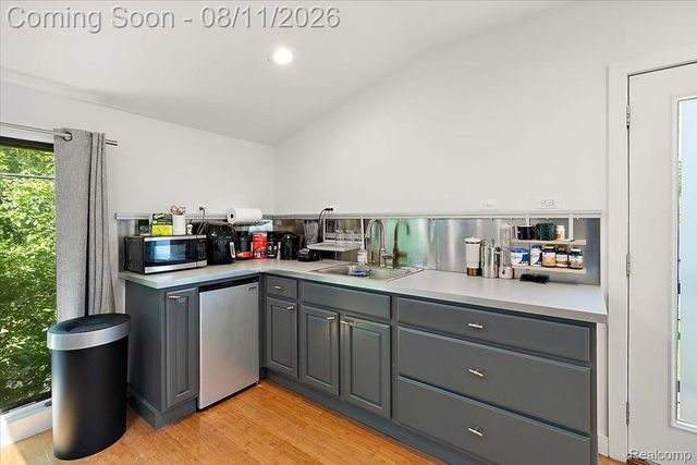 559 Bennaville Avenue, Birmingham, MI 48009