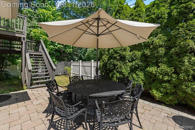 559 Bennaville Avenue, Birmingham, MI 48009