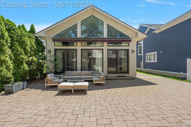 559 Bennaville Avenue, Birmingham, MI 48009