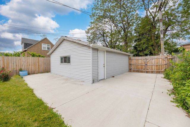 4830 S Ridgeway Avenue, Chicago, IL 60632