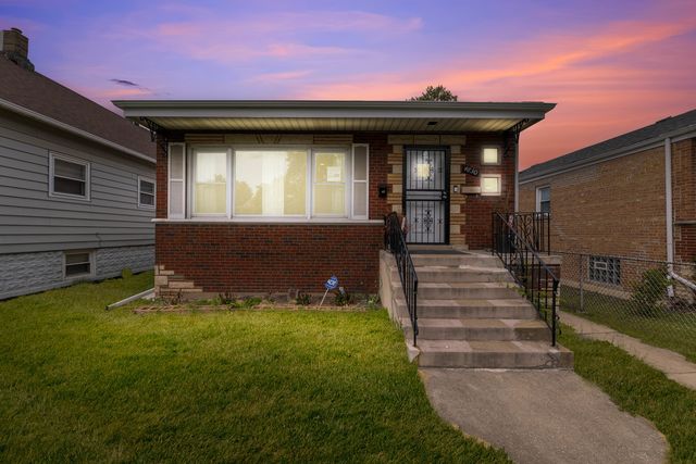 4830 S Ridgeway Avenue, Chicago, IL 60632