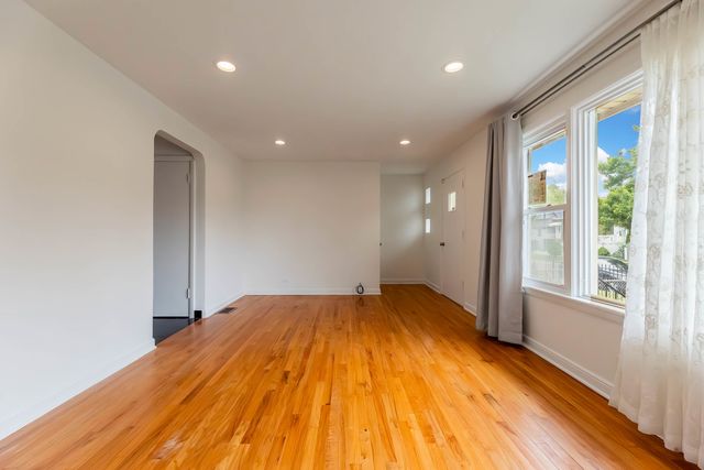 4830 S Ridgeway Avenue, Chicago, IL 60632