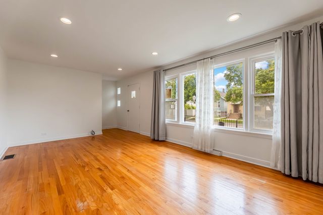 4830 S Ridgeway Avenue, Chicago, IL 60632
