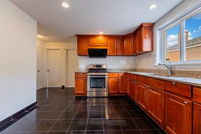 4830 S Ridgeway Avenue, Chicago, IL 60632