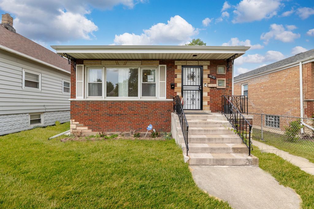 4830 S Ridgeway Avenue, Chicago, IL 60632