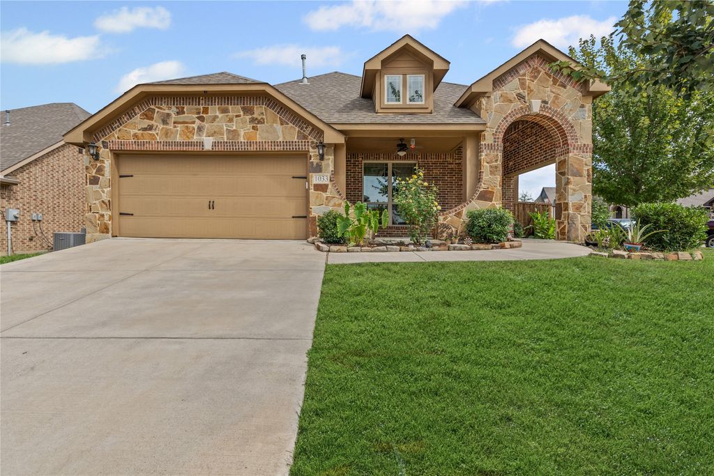 1033 Rustic Oak Way, Burleson, TX 76028