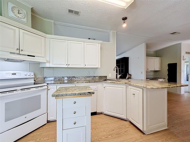 1666 ELKHART CIRCLE, Tavares, FL 32778