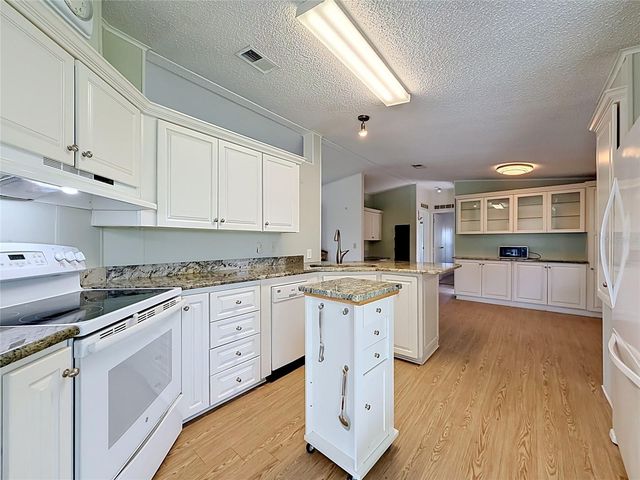 1666 ELKHART CIRCLE, Tavares, FL 32778