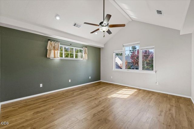 543 Hoover Park Drive, Medford, OR 97504