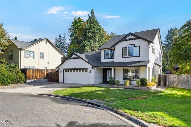543 Hoover Park Drive, Medford, OR 97504