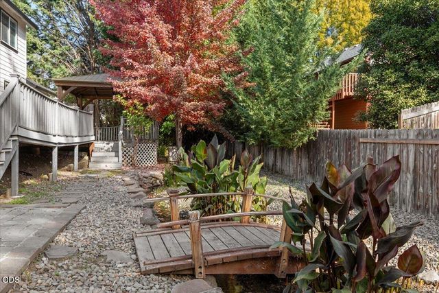 543 Hoover Park Drive, Medford, OR 97504