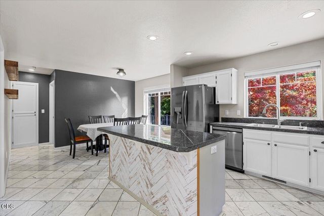 543 Hoover Park Drive, Medford, OR 97504