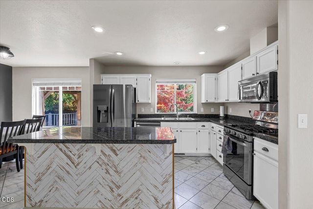 543 Hoover Park Drive, Medford, OR 97504