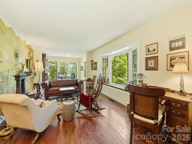 5 Sunny Ridge Drive, Asheville, NC 28804
