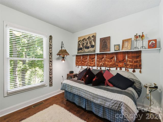 5 Sunny Ridge Drive, Asheville, NC 28804