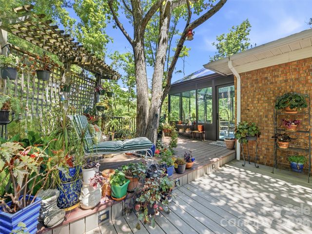 5 Sunny Ridge Drive, Asheville, NC 28804