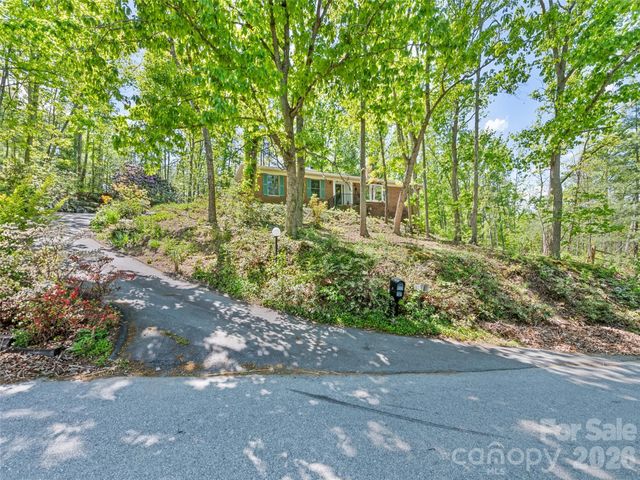 5 Sunny Ridge Drive, Asheville, NC 28804