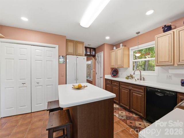 5 Sunny Ridge Drive, Asheville, NC 28804