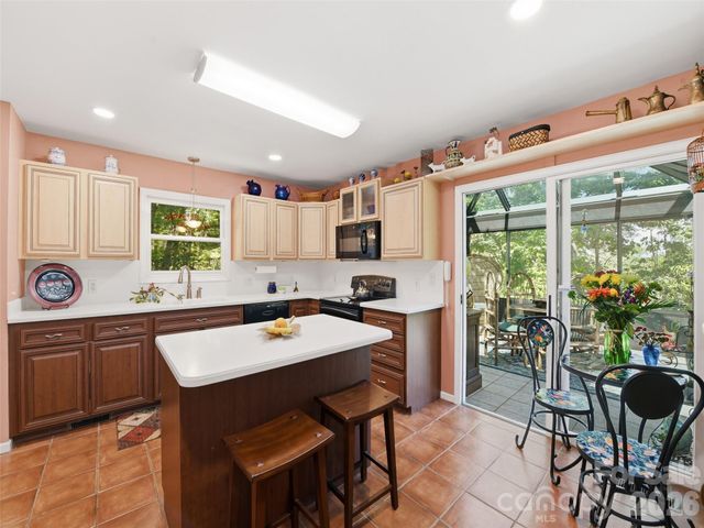 5 Sunny Ridge Drive, Asheville, NC 28804