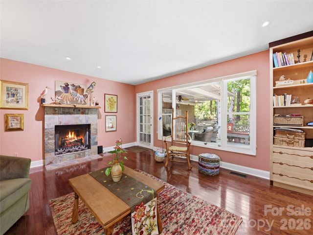 5 Sunny Ridge Drive, Asheville, NC 28804