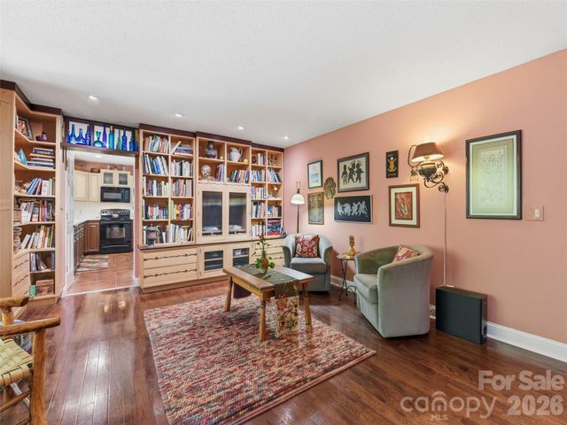 5 Sunny Ridge Drive, Asheville, NC 28804