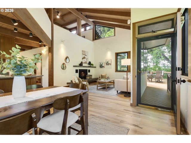21281 S SWEETBRIAR Rd, West Linn, OR 97068