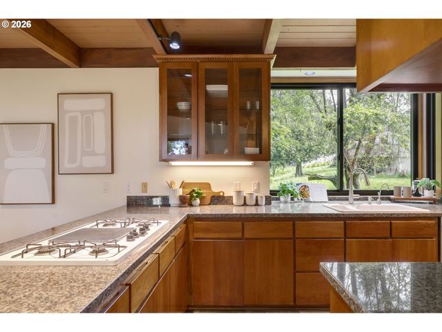 21281 S SWEETBRIAR Rd, West Linn, OR 97068