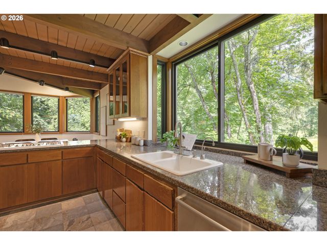 21281 S SWEETBRIAR Rd, West Linn, OR 97068