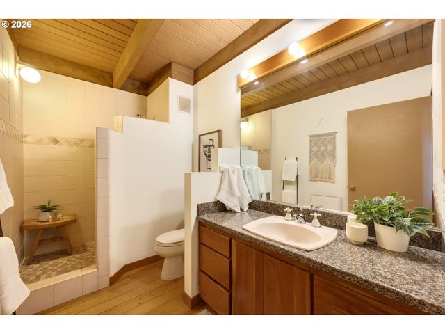 21281 S SWEETBRIAR Rd, West Linn, OR 97068