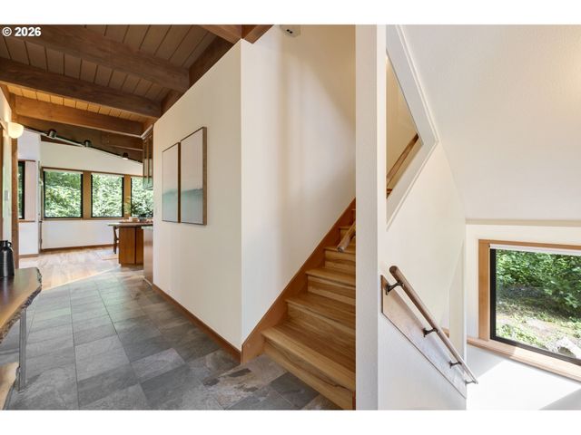 21281 S SWEETBRIAR Rd, West Linn, OR 97068