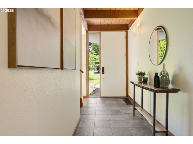 21281 S SWEETBRIAR Rd, West Linn, OR 97068