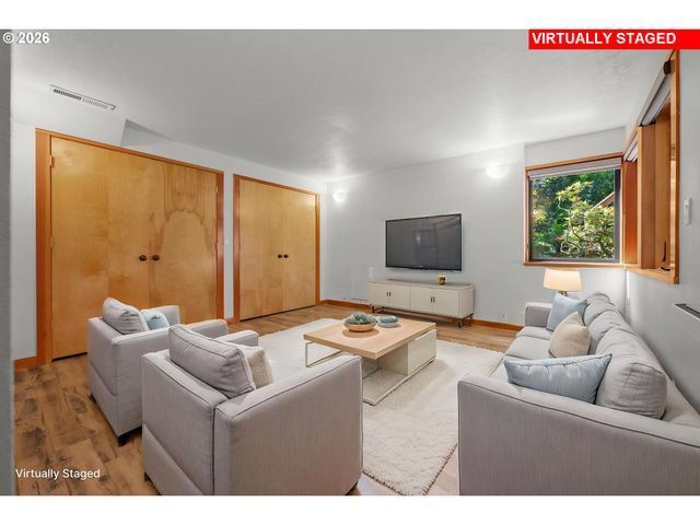 21281 S SWEETBRIAR Rd, West Linn, OR 97068