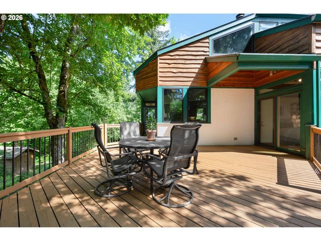 21281 S SWEETBRIAR Rd, West Linn, OR 97068