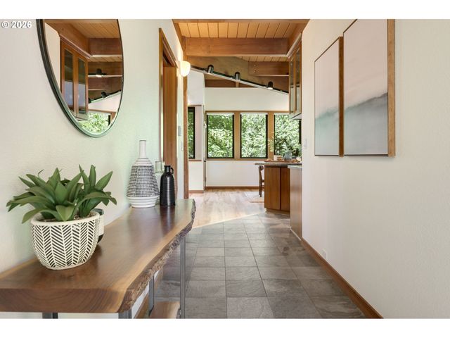 21281 S SWEETBRIAR Rd, West Linn, OR 97068