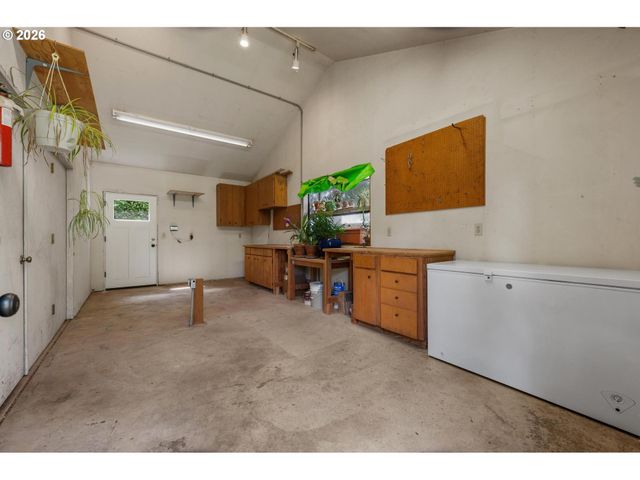 21281 S SWEETBRIAR Rd, West Linn, OR 97068