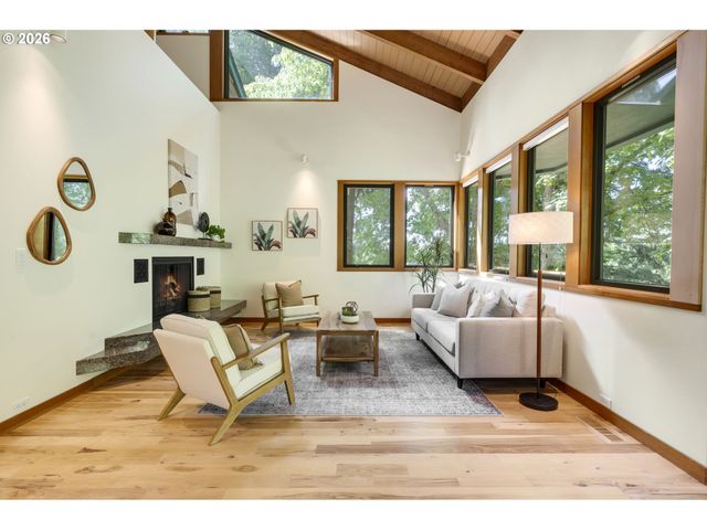 21281 S SWEETBRIAR Rd, West Linn, OR 97068