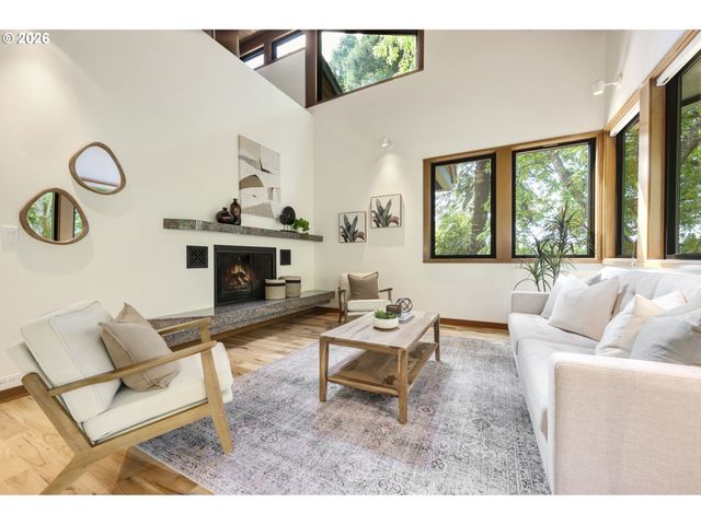 21281 S SWEETBRIAR Rd, West Linn, OR 97068